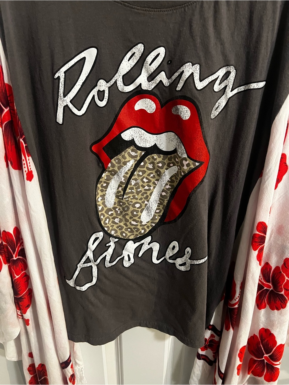 Recycled Rolling Stones Black Tee with Red Tongue Graphic handmade poncho - Picture 4 of 5